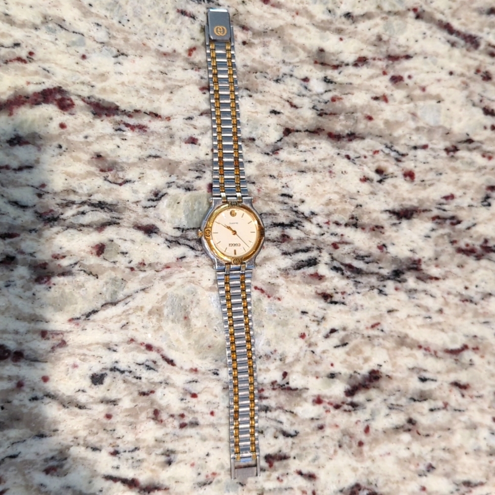 Gucci 9000m vintage watch